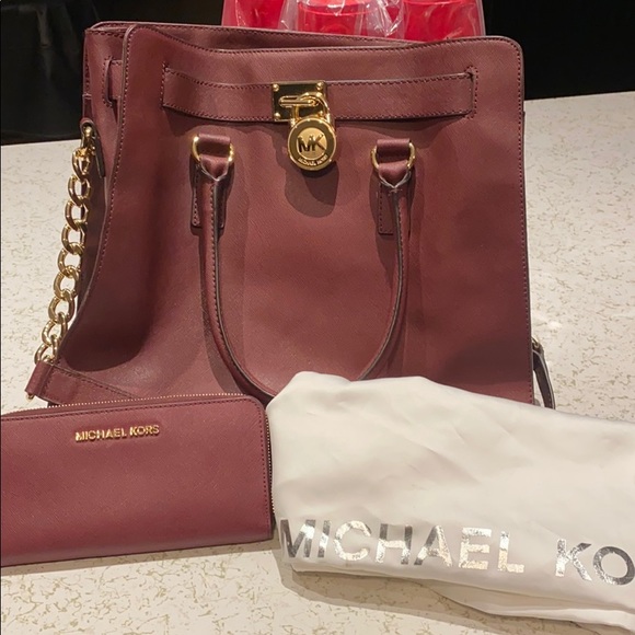 Michael Kors purse with matching wallet. (real) - Picture 1 of 8
